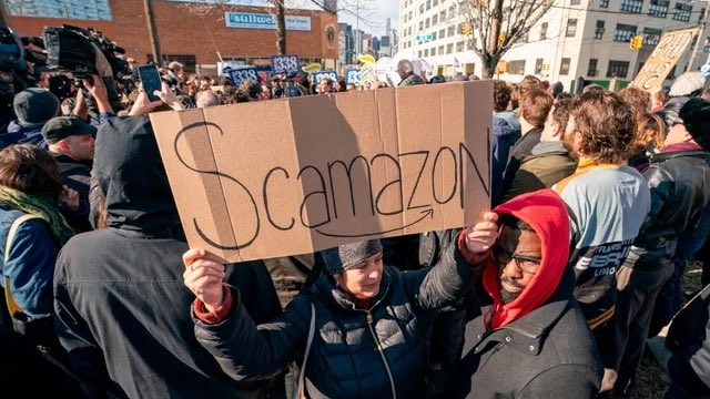 oaklanduprising's tweet photo. #AmazonStrike! Workers internationally launch a strike on Black Friday to #MakeAmazonPay - Here’s a thread of information: https://t.co/Inj5TqfBDv