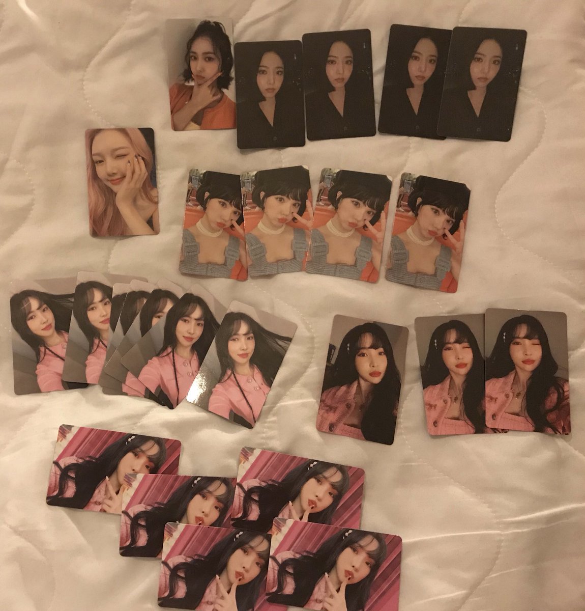 serenadeGOs's tweet photo. our pulls from walpurgis night ! we got cursed with sowon &amp; yuju cards and a lot of umji standees 😭😭 sorry for the lack of umji pcs,, we’ll make sure you get your 2nd/3rd choice !! at least everyone that ranked eunha at no 1 can get one pc each 🥺 #serenadeupdates https://t.co/vL5kIT80J7