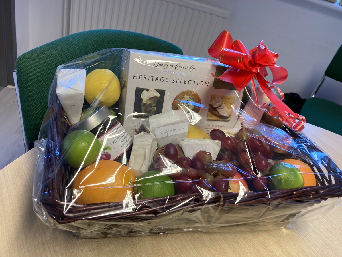 amy_rickett's tweet photo. Thanks team, feeling the love today on the eve of the big 40. You really are awesome. #39plus1 #youareold #team #pingin https://t.co/Nd77DPV5mc