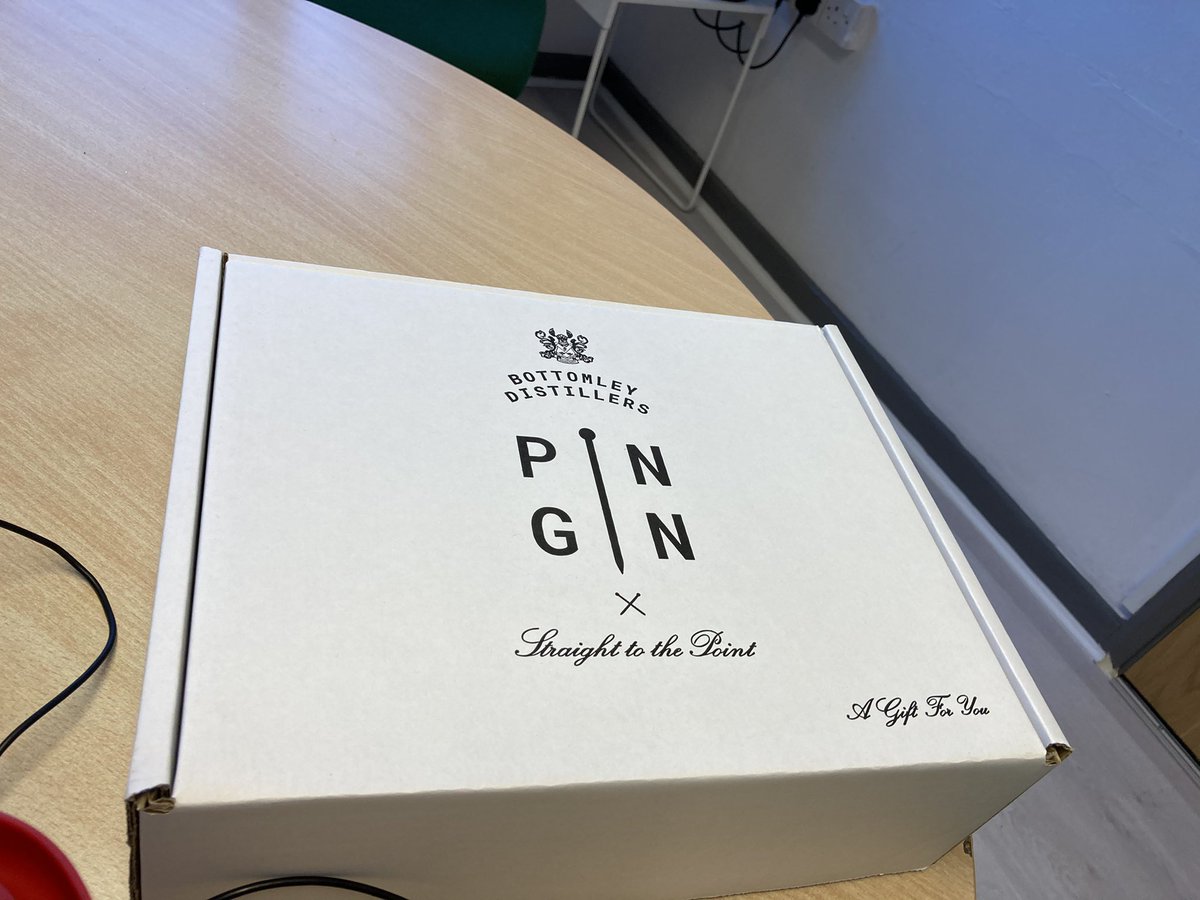 amy_rickett's tweet photo. Thanks team, feeling the love today on the eve of the big 40. You really are awesome. #39plus1 #youareold #team #pingin https://t.co/Nd77DPV5mc