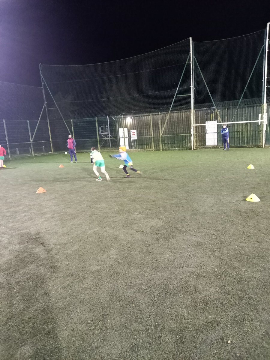 Offaly_GAA's tweet photo. Tonight was the turn of Rhode u11s for the TURAS Club visitation..great group of players and coaches..Liam worked on #skilldevelopment #ballcontact its great to see so many clubs so active https://t.co/jQ02bQkr26