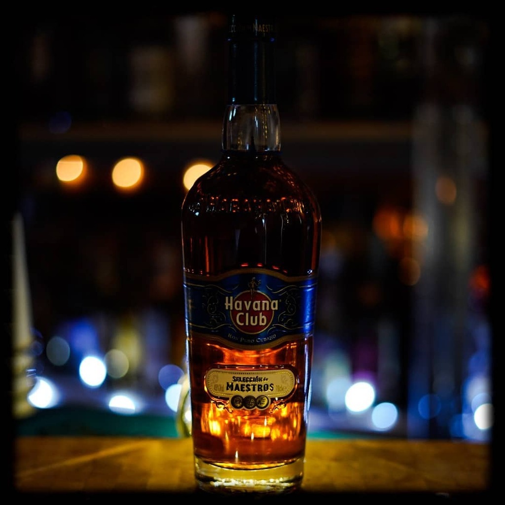 With a saving of over £5 per bottle, @TheDrinkShopUK #Deal on @HavanaClubUK Seleccion de Maestros #Rum makes for a great #RumDealAlert
With an ABV of 45% this #Cuban Rum is a great #SippingRum
#HavanaClub #TheDrinkShopUK #Deals
#RumwiththeMrs instagr.am/p/CIG7VzYFlps/