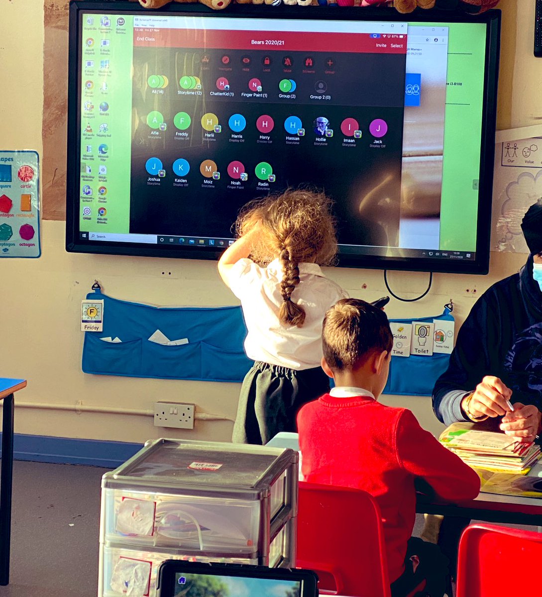 AmarjitMarva's tweet photo. Using #classroomapp  #appleclassroom effectively gives you time to carry on with what you’re doing. When displayed on iwb ss know they’re being monitored resulting in less disruptions. This works so well. #Appleteacher https://t.co/gHm18aiF7R