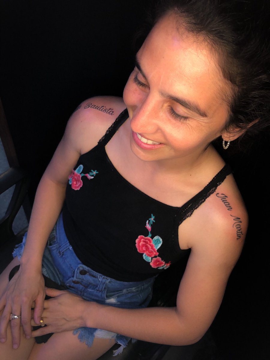chuloMtzTATTOO's tweet photo. Gracias por la confianza amigos ! @maquirv @maquirv @pinche.studio #graciassiempre #tattoosliners #tattoblack #blacktattoo #lettering #letteringtattoo #cursiva #cursivatattoo #letrascursivas #familia👪 #familiatattoo #tattoodelicados🤗🤙🤘🤞 #familia💕 #hijos https://t.co/ENpRQEySFX