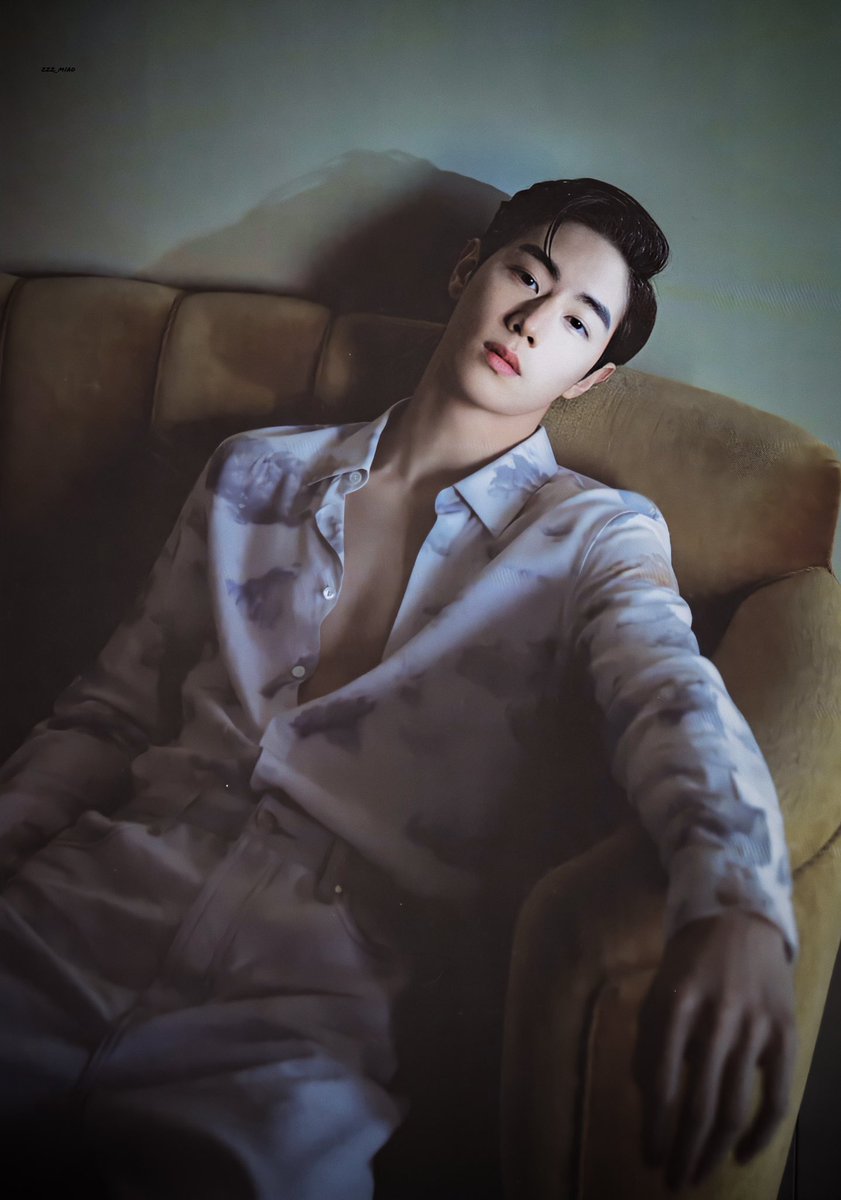 Thread of Mark in low cut/chest out shirts.  #GOT7    @GOT7Official