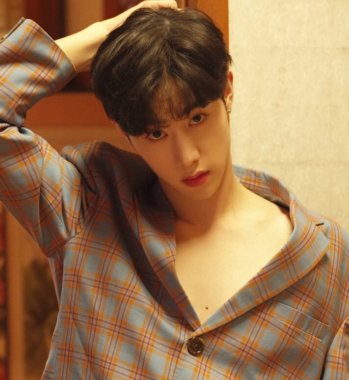Thread of Mark in low cut/chest out shirts.  #GOT7    @GOT7Official