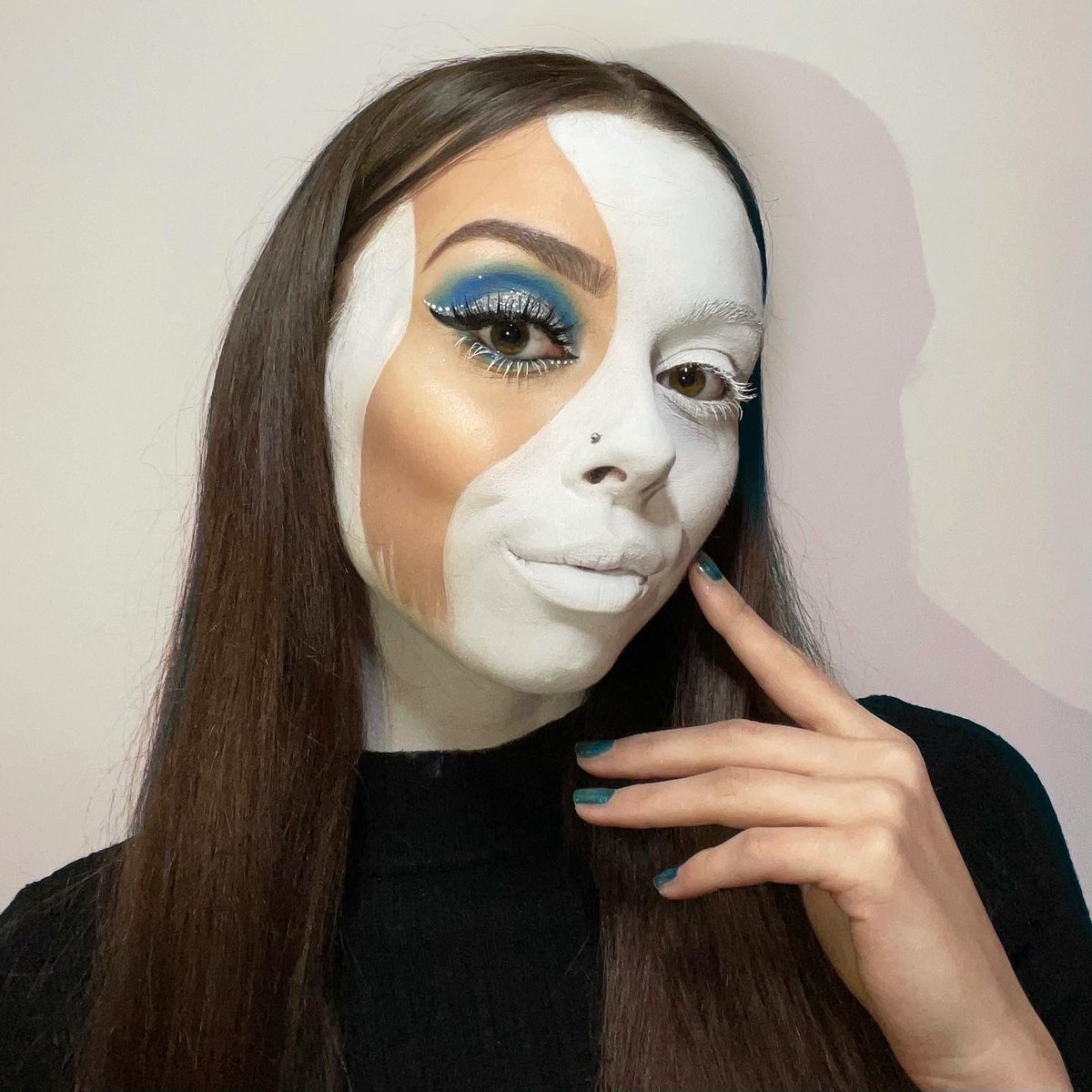 beccaskittrell's tweet photo. 💙🤍 #makeup #creativemakeup #makeupartistry #jamescharles https://t.co/RTZVjmYzji
