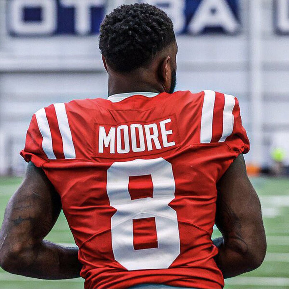  @e_moore03 has become one of the fastest risers in my rankings, also one of my favorite WRs in the nation! Versatile & explosive playmaker! Film Thread 