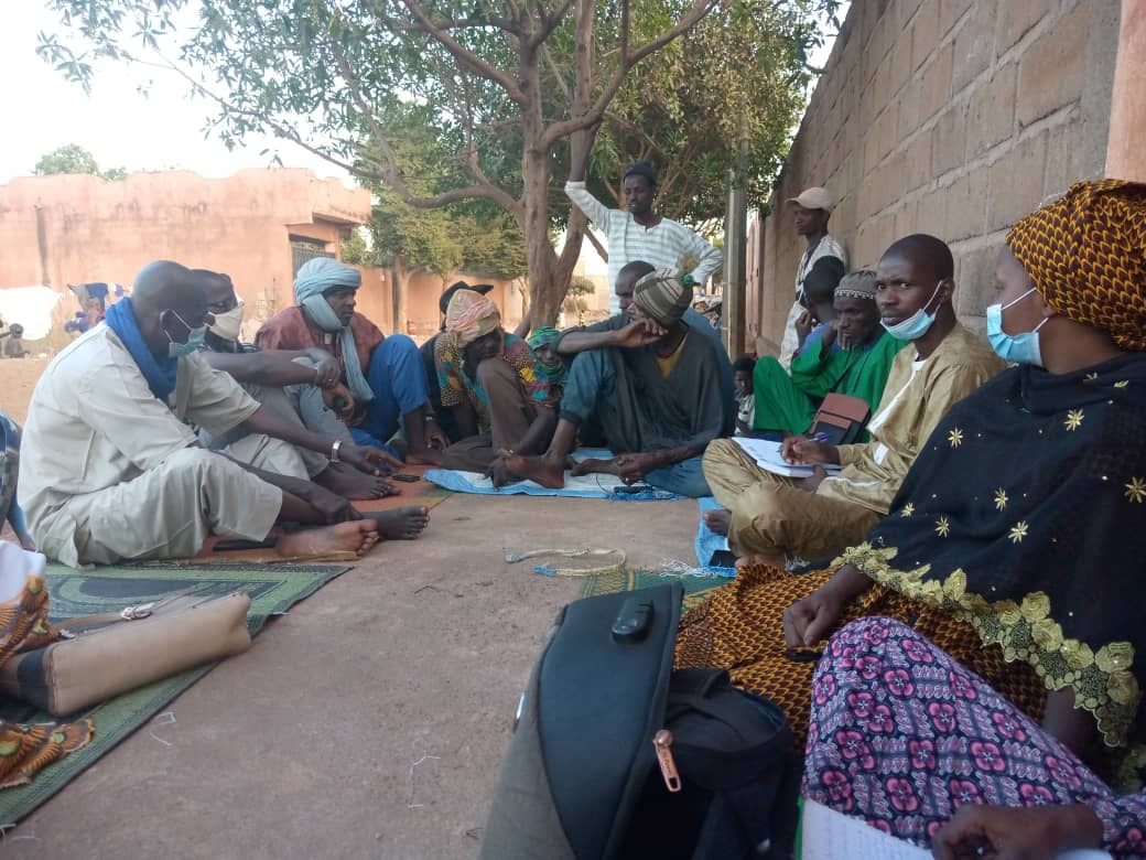 arjdsmali's tweet photo. Nous avons tenu cet après-midi une visite aux populations déplacés de la crise installé dans la zone de Niamana. L'objectif était de savoir leurs conditions de vie, la situation des enfants, leurs besoins prioritaires. Les cas sont urgents. #Humanitaire #crise #arjds #Mali https://t.co/5KAsAFiaT3