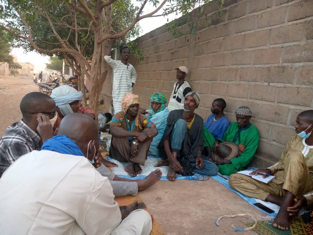 arjdsmali's tweet photo. Nous avons tenu cet après-midi une visite aux populations déplacés de la crise installé dans la zone de Niamana. L'objectif était de savoir leurs conditions de vie, la situation des enfants, leurs besoins prioritaires. Les cas sont urgents. #Humanitaire #crise #arjds #Mali https://t.co/5KAsAFiaT3
