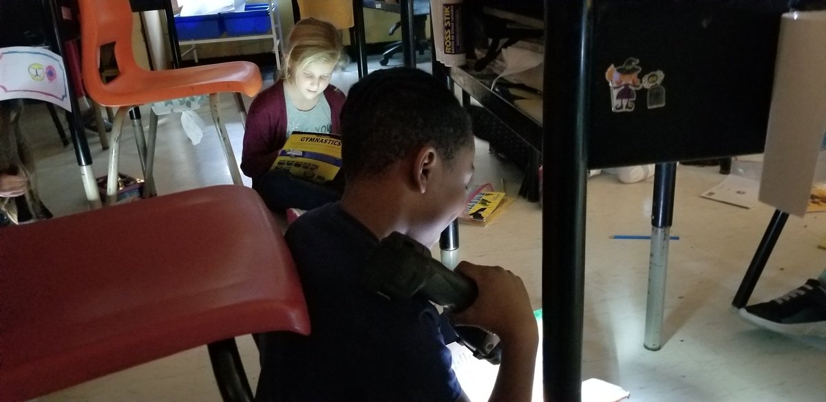 Sharon_readUP's tweet photo. Gr. 2/3 Aulenback loves Flashlight Friday Reading! S's smiling, engaged, building stamina & enjoying their reading experience. Create reading adventures to motivate your readers-Fireplace Friday-Camping Classroom... #makeitsocial #studentchoice @AdesElem @tanyamac73 @HrceLiteracy https://t.co/QtFm2I9T3m