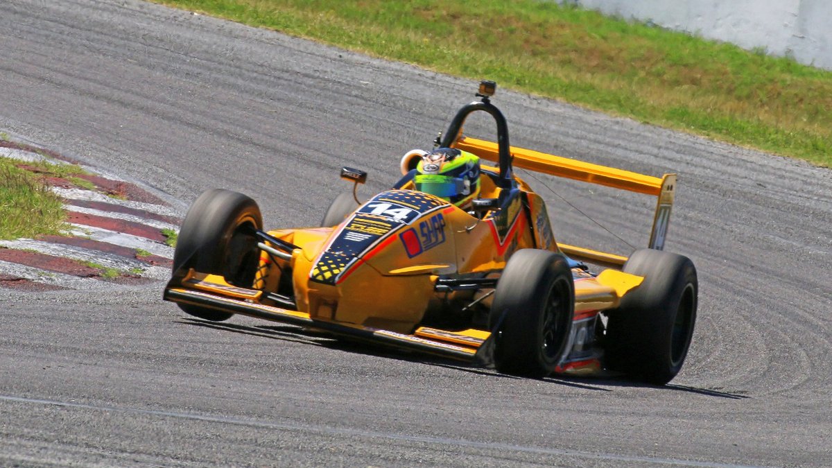 Formula3Metro's tweet photo. Finalizaron los entrenamientos en el @autodromomouras y en un mano a mano @GianBarbara_ y @fedehermida1 pelearon hasta las últimas décimas por ser el más rápido del #viernes. Finalmente el piloto de la @Scuderia_Ramini con un tiempo de 1;30.662 se impuso sobre el del #CBRacing. https://t.co/sBPPKhooHV