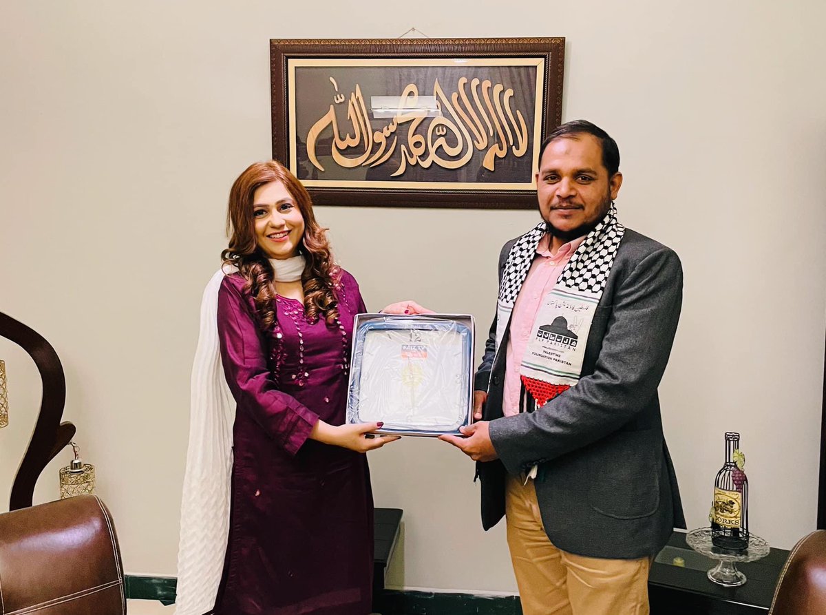 NaziaAliUncut's tweet photo. Thank you Mr @DrSabirplf for ur Precious time.
Program. #ShamEfaiz🖥 #faiznetwork #webChannel 📺 #20thEP
Host #NaziaAli ✍🏻#Columnist , #Social_Activist
Guest. Mr. Sabir Abu Maryam Secretary General of #Palestine Foundation Pakistan and Columnist https://t.co/brEJgwBZsq