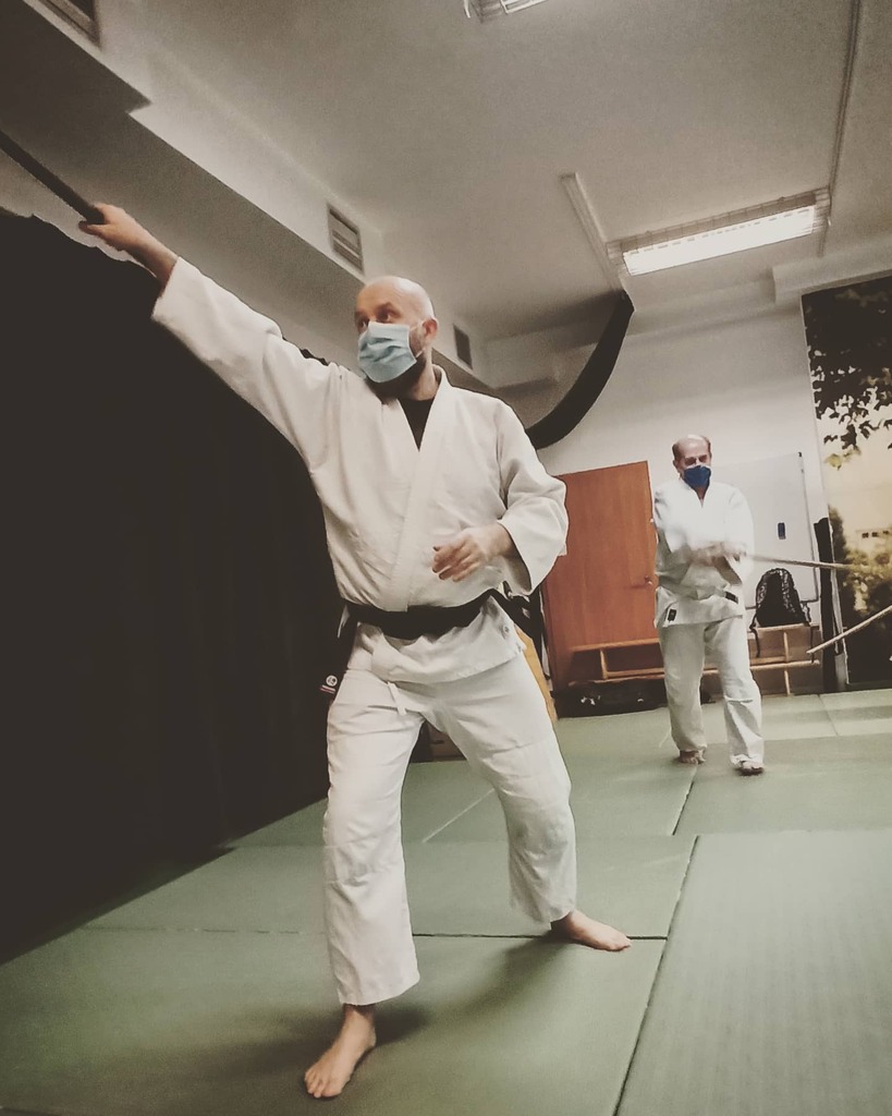 sle3va's tweet photo. Czasem trzeba po prostu wziąć bokken i zrobić co należy.
#Aikido #AikidoChoszczowka #bokken #ken #aikiken #suburi #kata #blackbelt #martialarts #sztukiwalki #dojo #tatami https://t.co/iICROuKmrD https://t.co/DLKGcdsZ6C