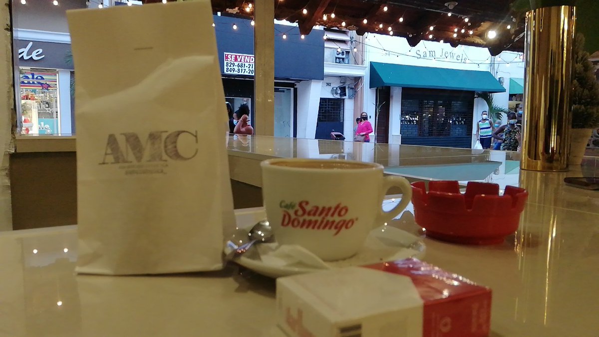 MarcoPerrotta12's tweet photo. #CoffeeTime #YaTomaron ☕ #Petrus #ZoneandoAndo https://t.co/WBxACg86oF
