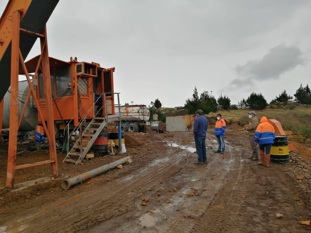 Pref_deBolivar's tweet photo. #Asfalto | Con base a la planificación establecida, la empresa adjudicada para la colocación de la #CarpetaAsfáltica en la vía #Rayopamba - #Talahua - #FacundoVela, de 34 km de extensión,....(1/2) https://t.co/T2T5uph4so
