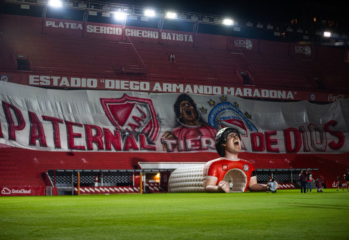 AAAJoficial's tweet photo. 🏟❤️🕯 #DiegoEterno

📸 @NatyPonceFotos https://t.co/G5MB34GA1F