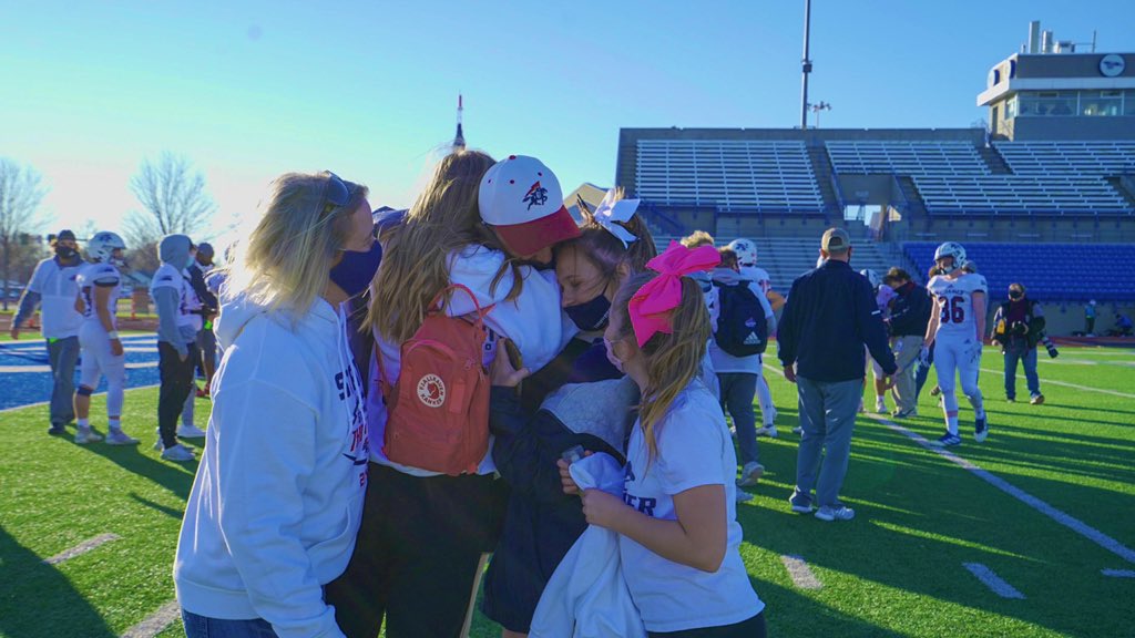 SJA_TBN's tweet photo. Coach Radke and Fam celebrate the thunder win!!! #SJAte @tradke85 @SJA_Gameday https://t.co/YMPkosklRE