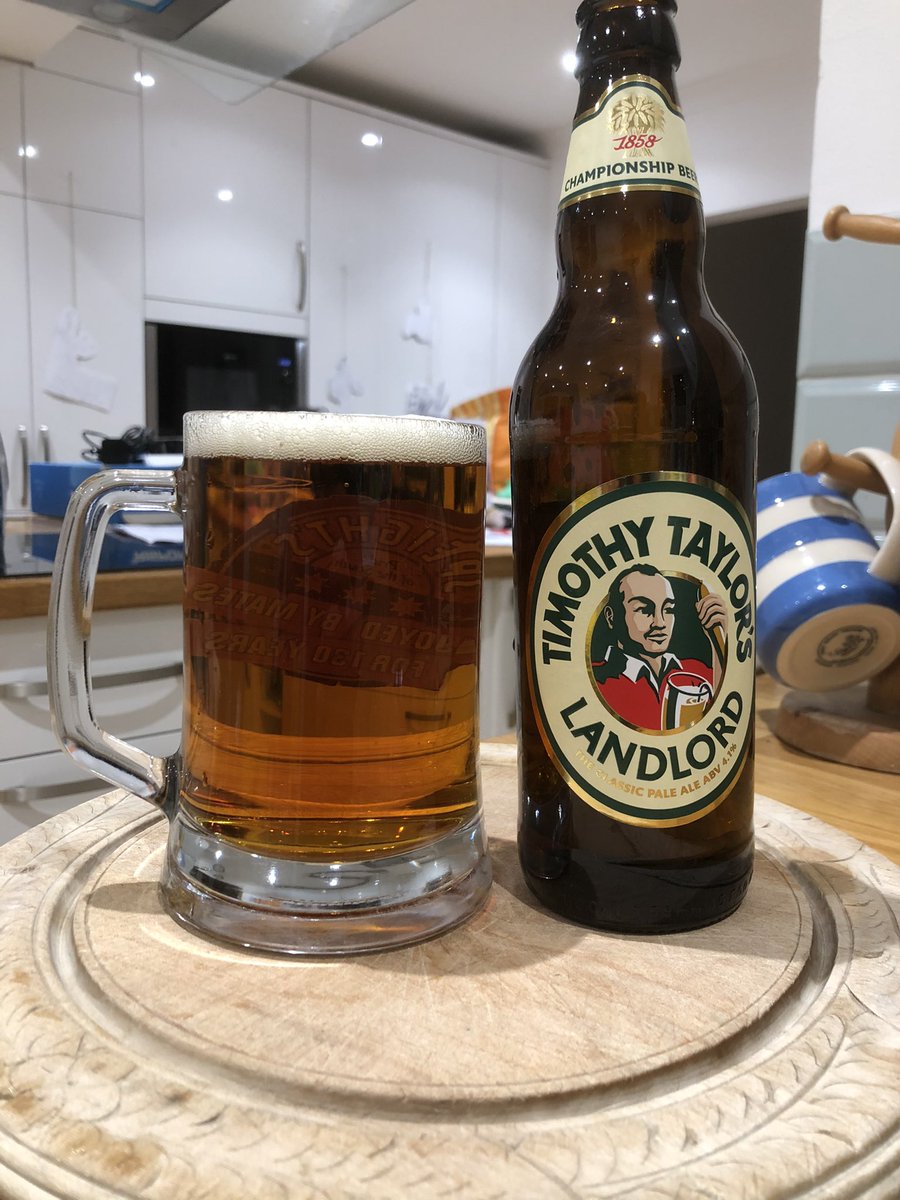 litvirtual's tweet image. Tonight’s #StephenSuggests is another #Yorkshire classic (just like @clareleighton!) @TimothyTaylors Landlord! A lovely session ale brought to my attention many moons ago during my rowing days! 🚣🍻 Like all beer, not to be consumed singularly