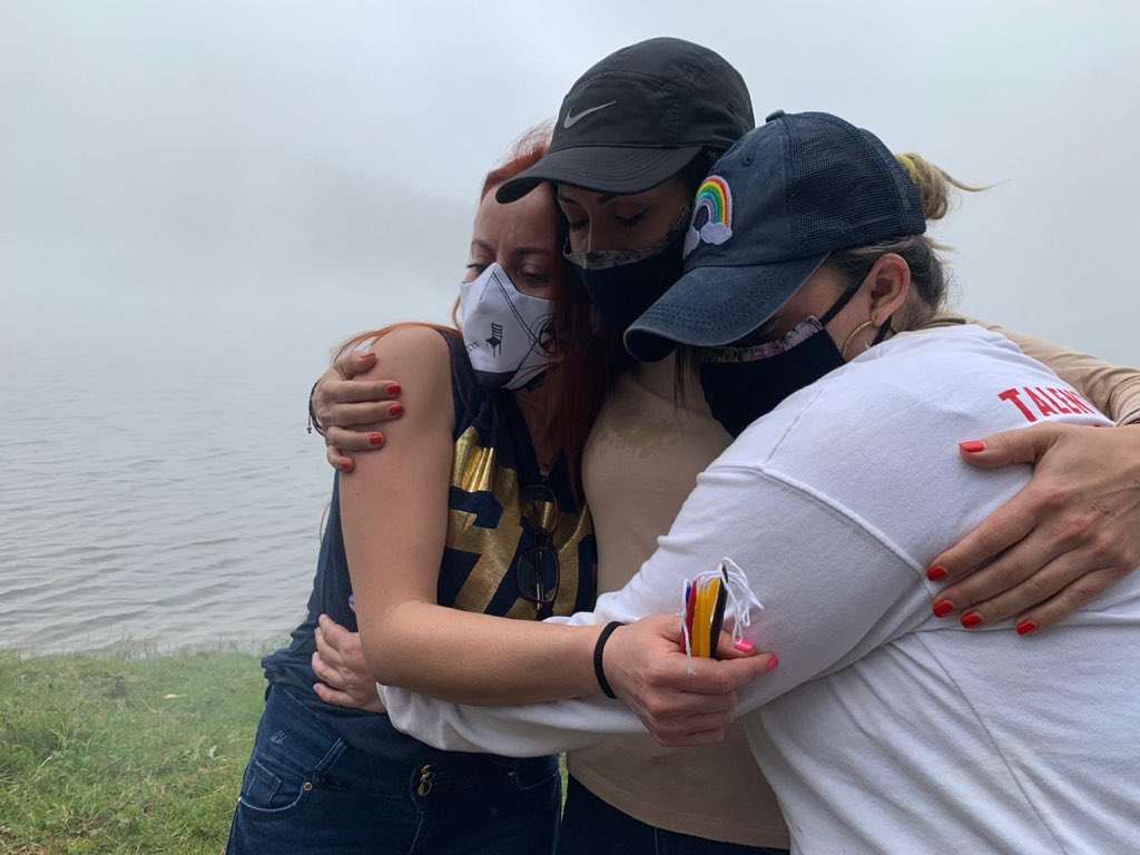susanamorazan's tweet photo. Dios con nosotras, nos amamos, tenemos fe, seguimos orando, luchando juntas desde el inicio, como lo prometimos siempre. @mariarenepy @vicky_canche ❤️ #DiosEsBueno https://t.co/nRzicGX3le