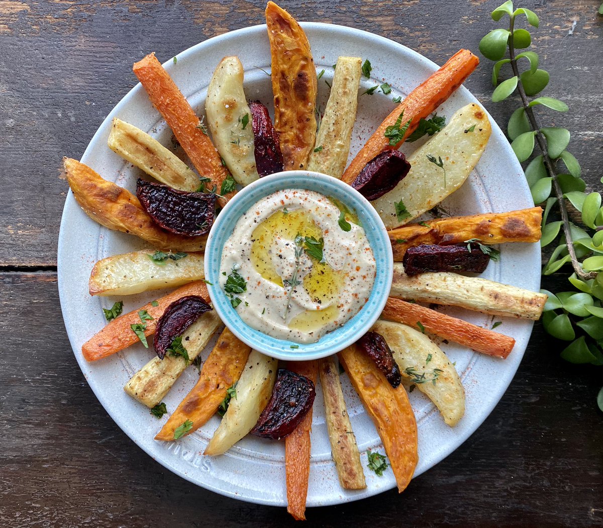 aclarefowler's tweet photo. Hello! Head over to my Instagram for 12 original recipes over the holidays. Appetizer, side dishes, salad, entrees, dessert, a signature cocktail, and wine pairings! The first one is up now ❤️❄️💚 
https://t.co/fRc6BRP4wU https://t.co/sj4pEjWHNf