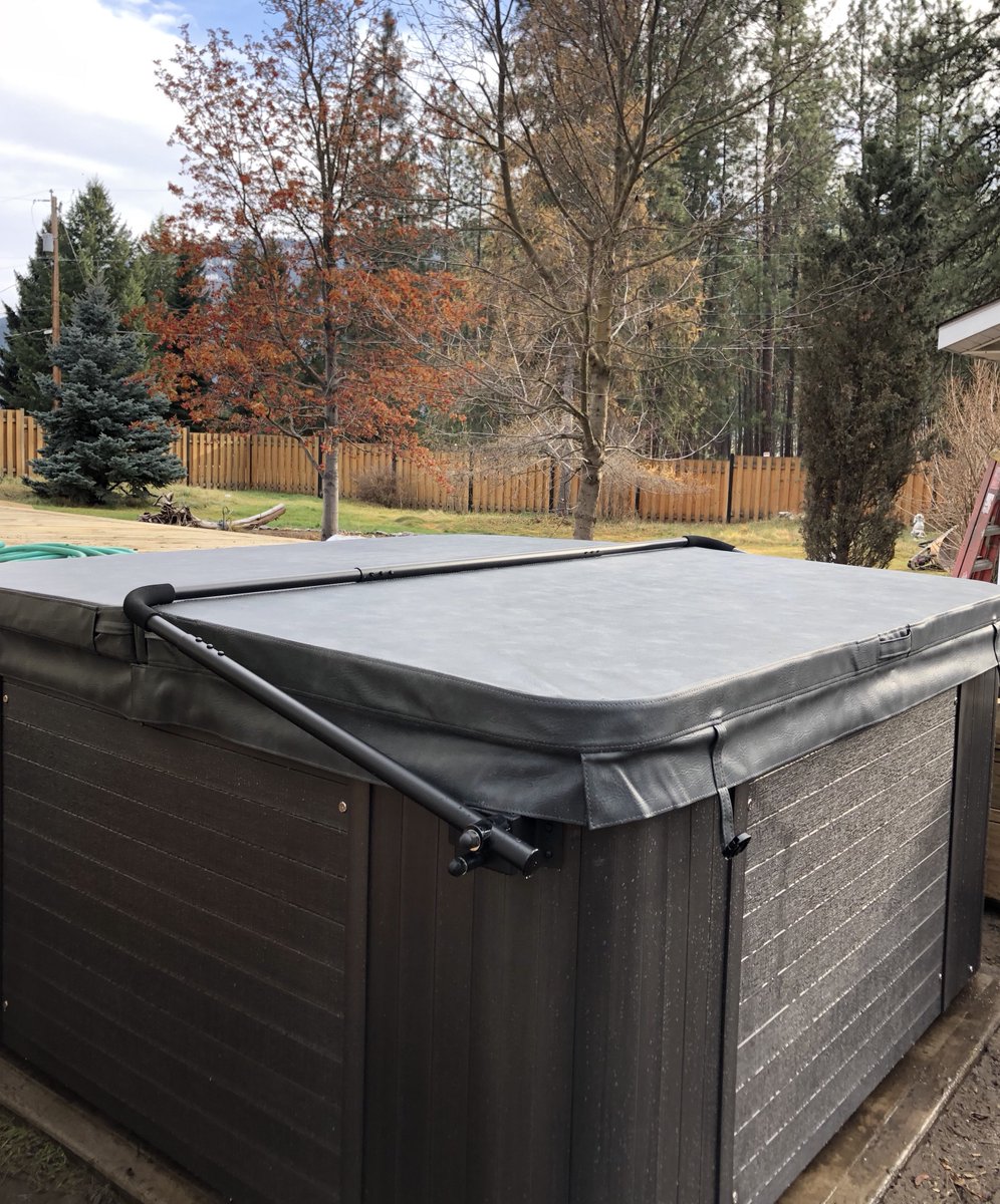 arctic_spas's tweet photo. It's busy delivery season, with lots of spas to get up and running!  Ski resorts to be enjoyed, backyards ready for the Christmas holiday and folks all over the Okanagan planning to spend time at home in style! #arcticspas #arcticspaskelowna #hottubs #spaboy #saltwaterspas https://t.co/a4GxTOdiR3