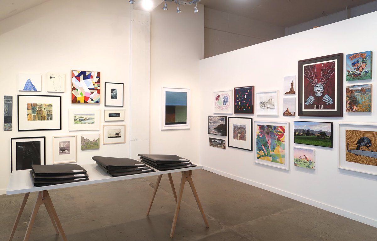 solandergallery's tweet photo. Wall to wall contemporary art from over 40 NZ & International artists ‘Framed Up’ & ready to go @solandergallery until Dec 24 - Wed-Fri 11-5pm & Sat 11-4pm.
#framedup #ContemporaryArt #groupexhibition #salonhang #painting #printmaking #drawing #artgallery #wellington https://t.co/FpXO15QpPB