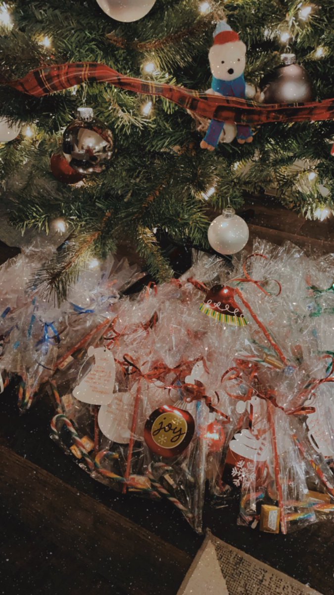 mlkneeshaw's tweet photo. Had the last in person school day of 2020 with my grade 7s and 8s today, so we celebrated Christmas a little bit early #RVSed https://t.co/jzdXzzBnHU