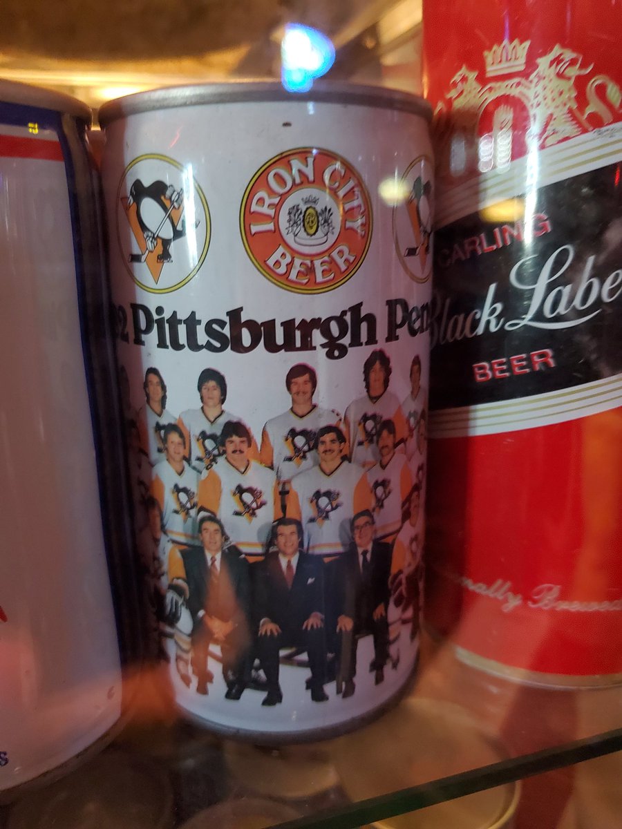 chrischristian's tweet photo. Tying a few belts at Rebar. Check out this old beer can @Dameshek https://t.co/dkwdFQjo3p