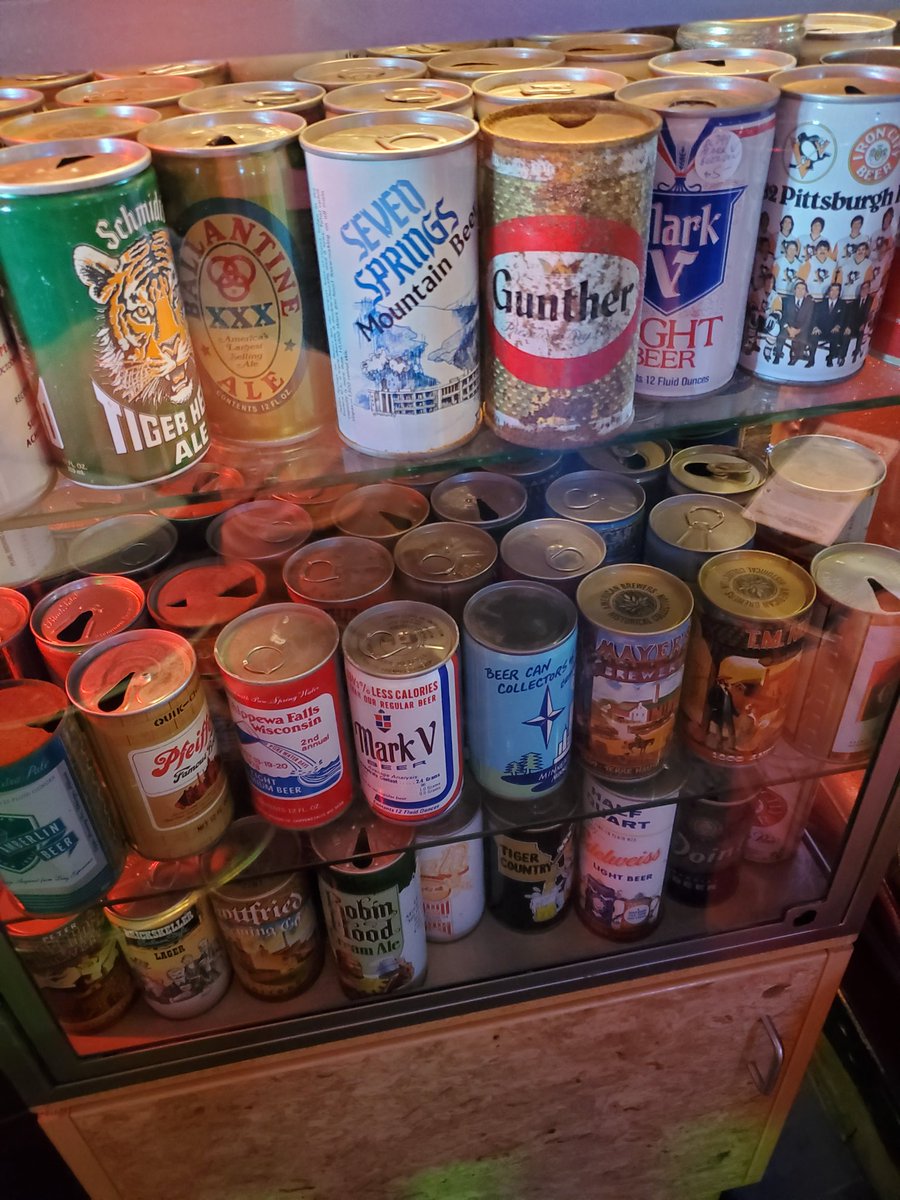 chrischristian's tweet photo. Tying a few belts at Rebar. Check out this old beer can @Dameshek https://t.co/dkwdFQjo3p