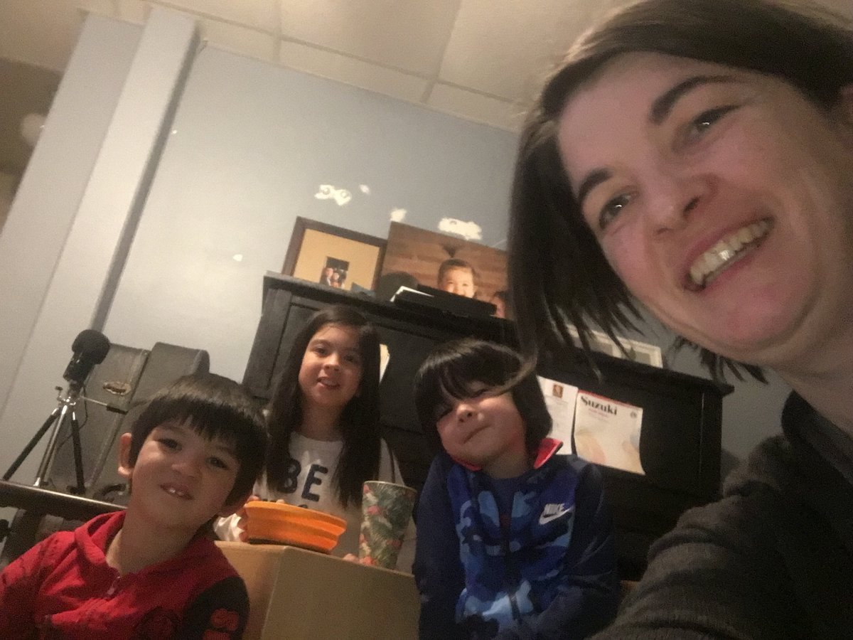 sharonrosefung's tweet photo. Fung (O’Sullivan) family watching from Kingston, ON. We miss our Cork family! Nollaig Sona Dhíobh #latelatetoyshow https://t.co/fYoOm2OOV0