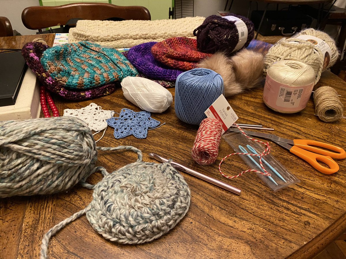 elizasidecar's tweet photo. Setting up my Christmas workshop....Hats! Scarves! Ornaments!π§Ά #crochet #crochetchristmas #makingpresents https://t.co/7ymBmZFAVx