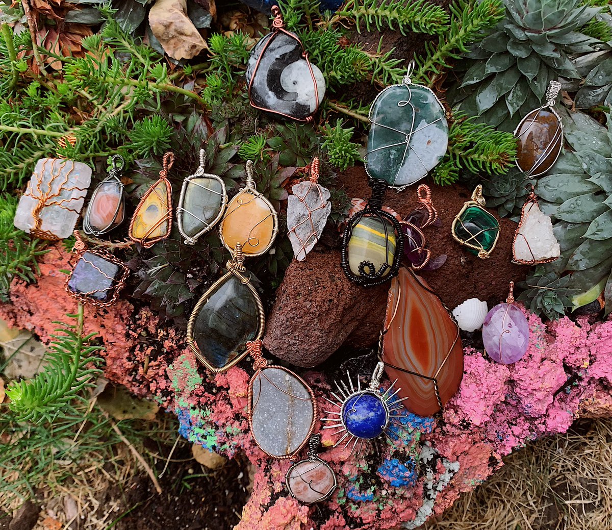 samcorbett13's tweet photo. ❕Update❕I have a ton of pendants available on my etsy shop!!🤍 They are all 30% off right now🎉❕🌈 click the link to shop:) #SupportSmallBusinesses #blackfridaysale https://t.co/NKciADDQCs https://t.co/FtReg7rW1v