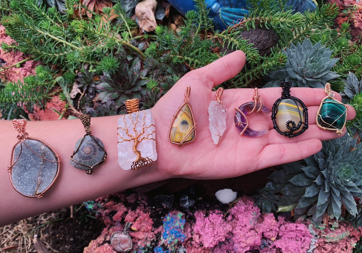 samcorbett13's tweet photo. ❕Update❕I have a ton of pendants available on my etsy shop!!🤍 They are all 30% off right now🎉❕🌈 click the link to shop:) #SupportSmallBusinesses #blackfridaysale https://t.co/NKciADDQCs https://t.co/FtReg7rW1v