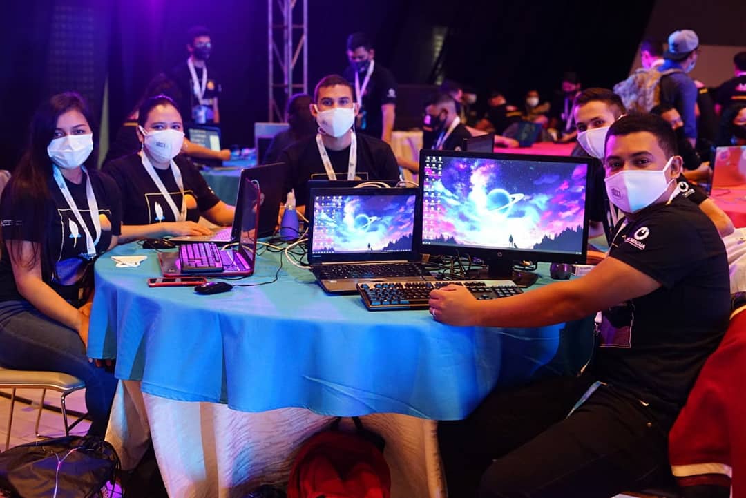 evenicaragua's tweet photo. 📌 Comisión Nacional de Educación realiza Acto de Apertura del #HackathonNicaragua 2020 🤩

🥳 ¡Bienvenidos al evento de desarrollo tecnológico más importante del país! 🎇

#EducacionTriunfante ⭐💪
#EnVictoriasEducativas 
#ManaguaSandinista https://t.co/Ll7uhwbYaO