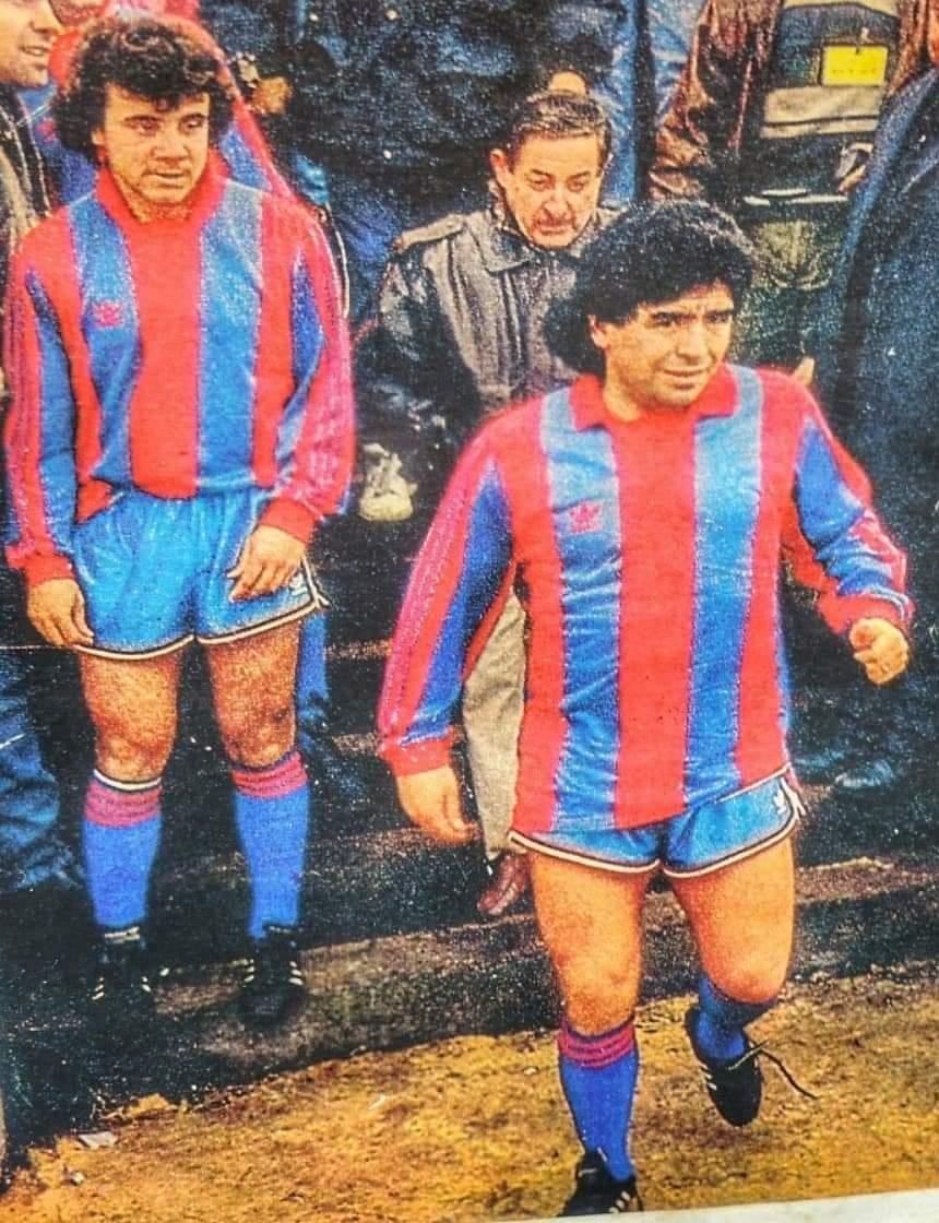 Valentinotironi's tweet photo. @ESPNFCarg 
#ESPNF90 
Mi viejo y el Diego!!! en la cancha de Argentinos 25 de Mayo 🔟🇦🇷 https://t.co/jhiUqAJeBH