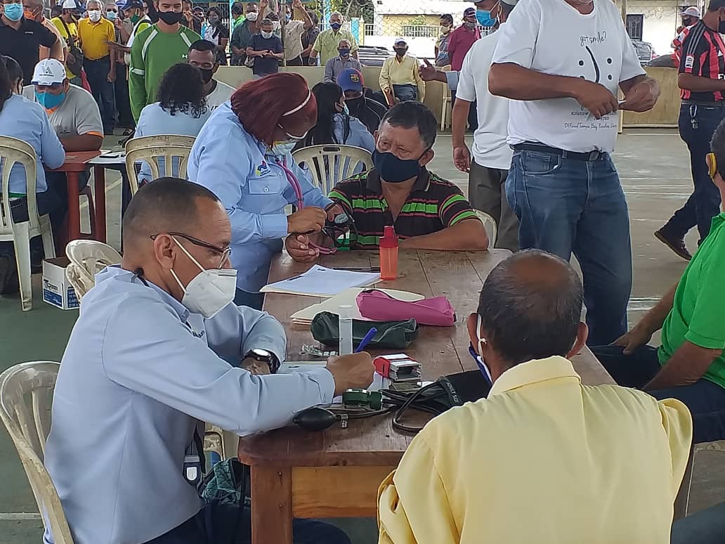 YoAlvarezCarlos's tweet photo. #27NOV La dirigencia Sindical de #SUTRALUM junto al #MOV-27 y la Administración de nuestra empresa @VENALUM_CVG trabajando de la mano para garantizar la atención integral de los trabajadores y trabajadoras de la población de UPATA.
@peralespsuv
@amarcanopsuv
@joseramonrivero https://t.co/XoBzlpWVWS