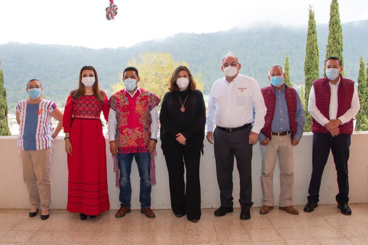 La titular de la #SAGyP, Zaynia Andrea Gil Vázquez, en coordinación con #FAO, #SADER, #SEMAHN, y Ayuntamiento de #Zinacantán, refrendó el compromiso con el bienestar de los pueblos originarios en #Chiapas.
¡Con el campo, #ChiapasEsMásFuerte!
👉 https://t.co/7Z6cuaC6YT https://t.co/hnflTJY86E