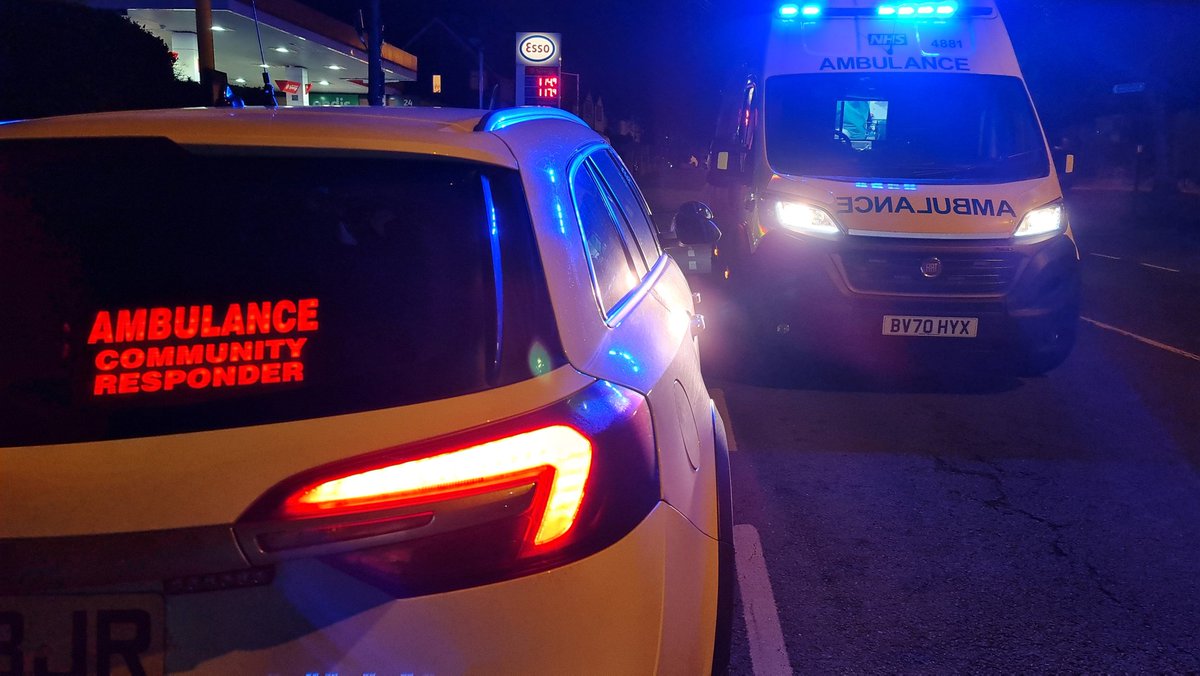BENEA5T's tweet image. #OnDuty again this evening and @jacobea5t &amp;amp; Myself were #FirstOnScene to a Unresponsive patient in the street. Thanks to @Sutton_WMP for assistance. @Mayor_RoyalSC @FastaidCFR #Volunteer #WMAS #FatherAndSon