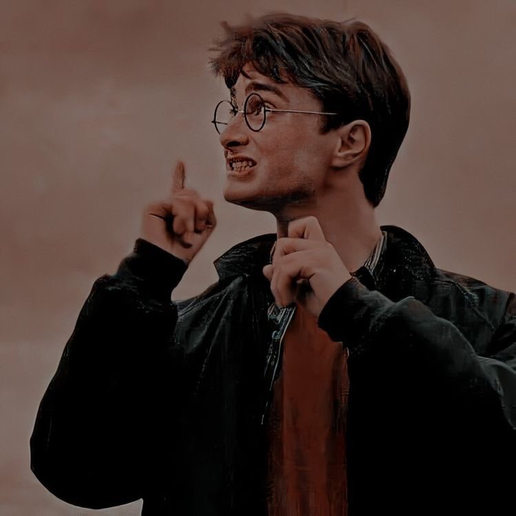 merissa as harry potter -strong-brave-deserves so much more-devoted to what they love-adventurous