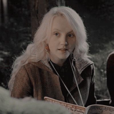 ella as luna lovegood-adventurous -weirdly smart-the best tbh-brave asf