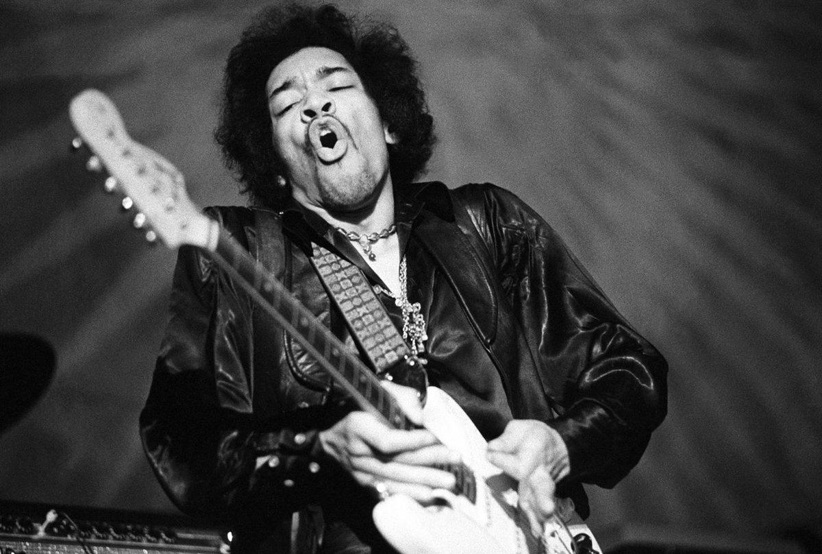 Un día como hoy, 7 de noviembre de 1942 nace en Seattle, Washington, Jimi Hendrix, músico, cantante y compositor, reconocido como uno de los guitarristas más influyentes de la historia del rock, a pesar que su carrera sólo duró 7 años. 🎸
https://t.co/nAgaCbRXit https://t.co/q4ua7Yd4J0