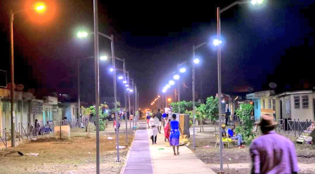 Chroniques225's tweet photo. • Aménagement d'une promenade avec des espaces verts à la #SICOGI 2, dans la commune de #Koumassi.
(@Cissebacongo18) https://t.co/a6Sk9VsILC