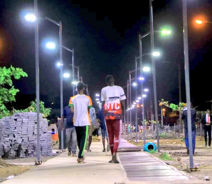 Chroniques225's tweet photo. • Aménagement d'une promenade avec des espaces verts à la #SICOGI 2, dans la commune de #Koumassi.
(@Cissebacongo18) https://t.co/a6Sk9VsILC