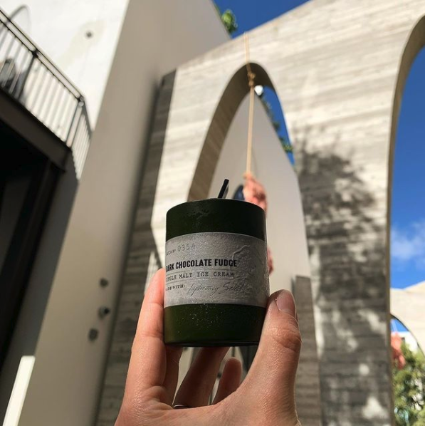 To all dark chocolate lovers out there, this one is a MUST — order online or in-store! Chocolate everyyyything 🍫 
#AubiRamsa