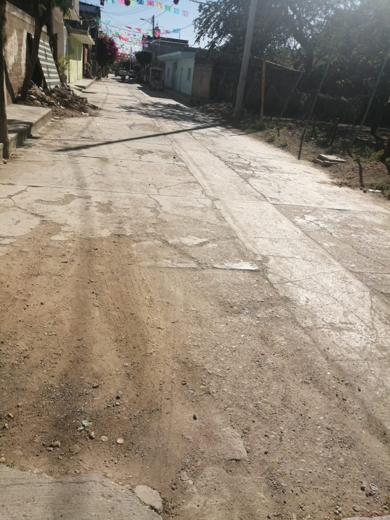 Lucymaharait1's tweet photo. #AcatlanSinObras EN EL BARRIO DE SAN MIGUEL EN ACATLÁN NO HAY OBRAS MELI CRECE EN SU BOLSILLO PERO NO PARA QUIERE QUE SU MUNICIPIO MEJORE.. MIENTE MIENTE .. https://t.co/v4mA1OgkUE