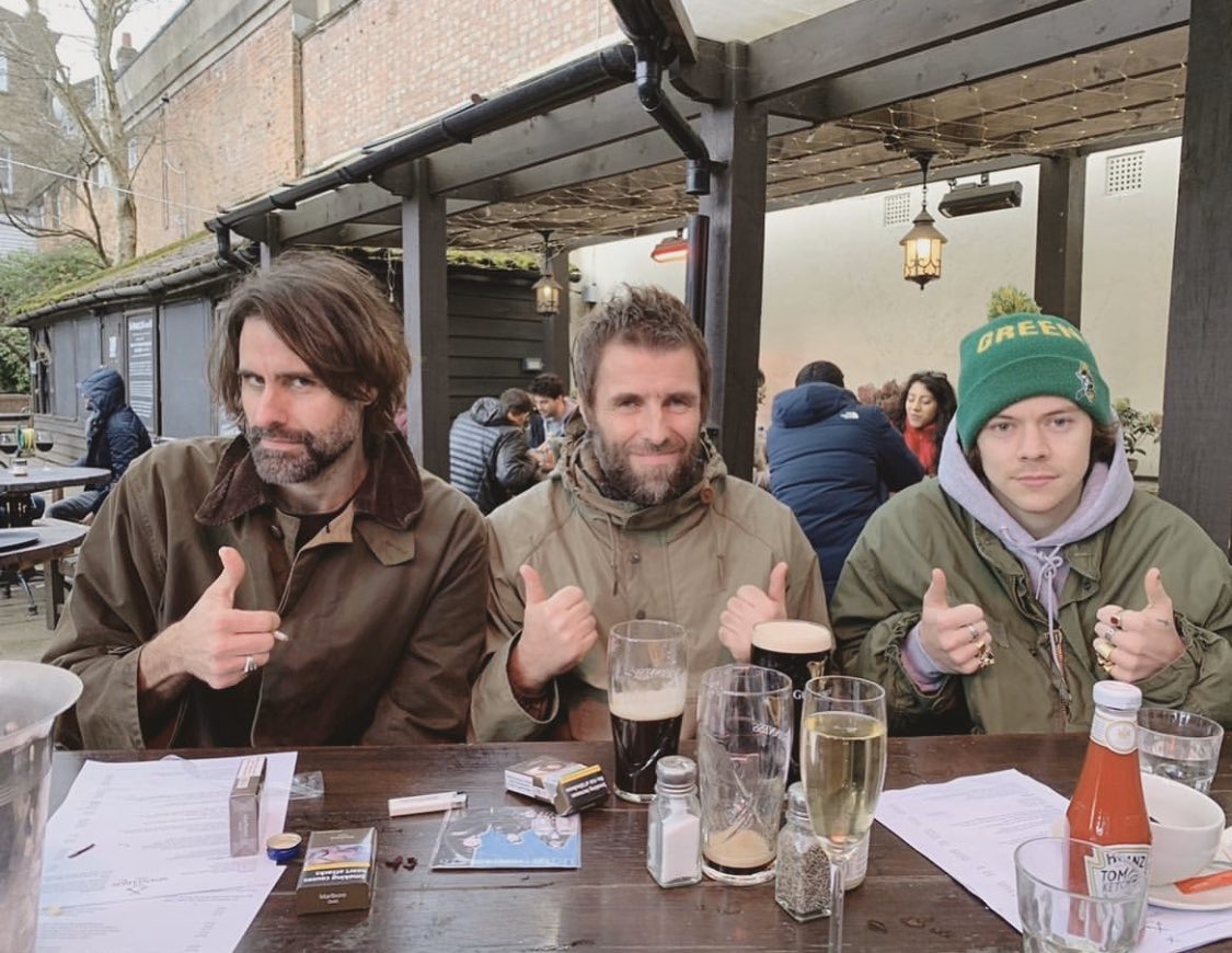 hstbrasil's tweet image. Harry com Liam Gallagher e Andrew Wyatt. 

via: wyattish