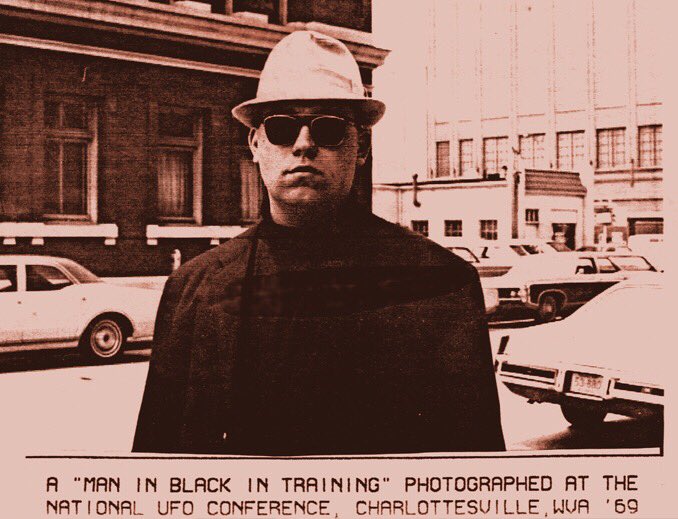 Is this a #meninblack #agent in training or is it #MichaelJackson in disguise? 🤔 https://t.co/Eq3cQccDSC #ufology #ufotwitter #aliens #truecrimecommunity #governmentconspiracy #ConspiracyTheory #Spotify #truecrimepodcast #truecrime #newpodcast #newepisode #spotifypodcast https://t.co/SvNcdj932O