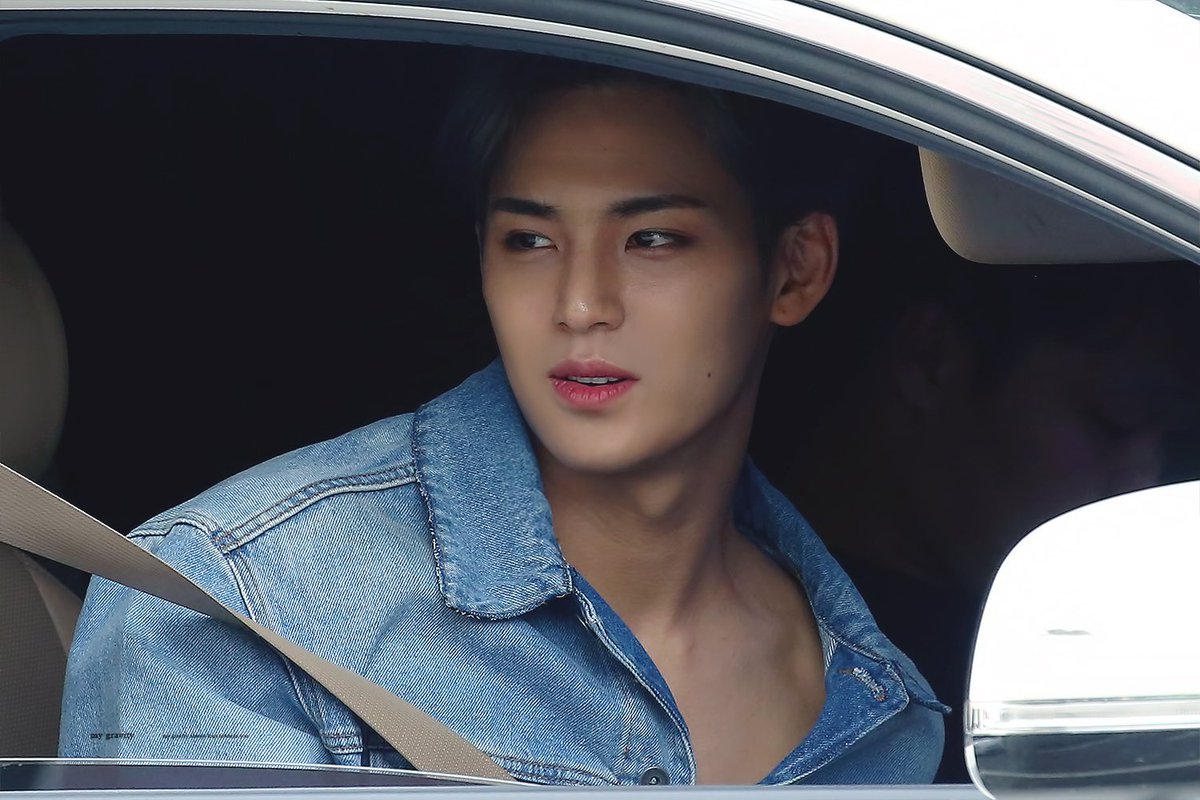 some pics of mingyu in the car a thread: