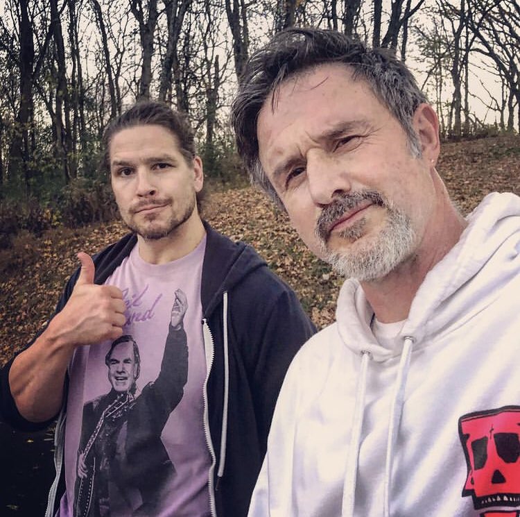 DavidArquetteBR's tweet photo. 📲 Hoje mais cedo o amigo próximo do David e também wrestler Dalton Castle – @theDALTONcastle – compartilhou a foto abaixo via Instagram.

“Ele disse que se nós não tirássemos uma foto, a caminhada não contava. #mtnpck #peacock #YCKDA” https://t.co/mthzIg75bs